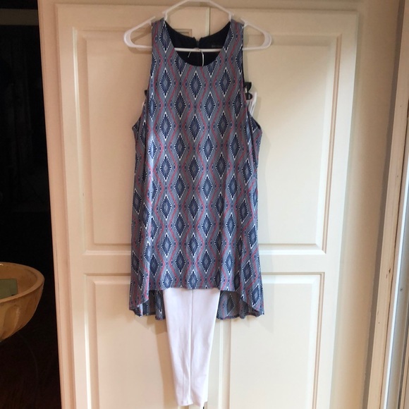 Outfit of high low tunic and legging - Picture 1 of 8